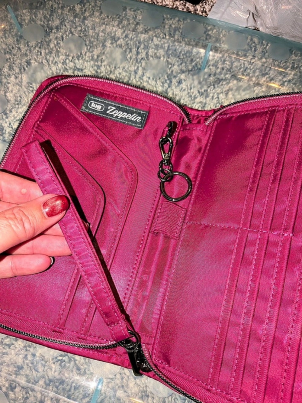 Lug Zeppelin Wristlet in Raspberry Rfid - Picture 5 of 6